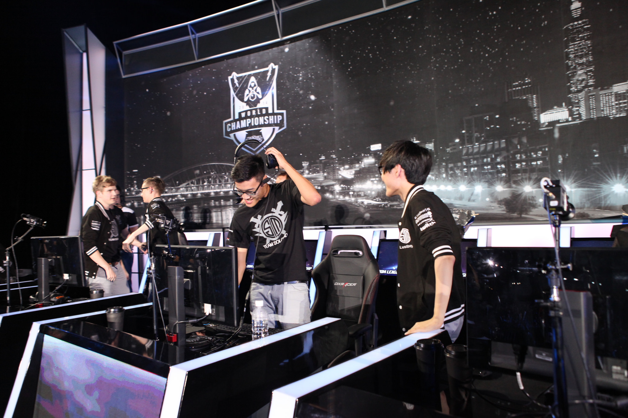 NIP击败FPX电竞比赛回顾，Jiejie赛后回应致歉粉丝-完美电竞